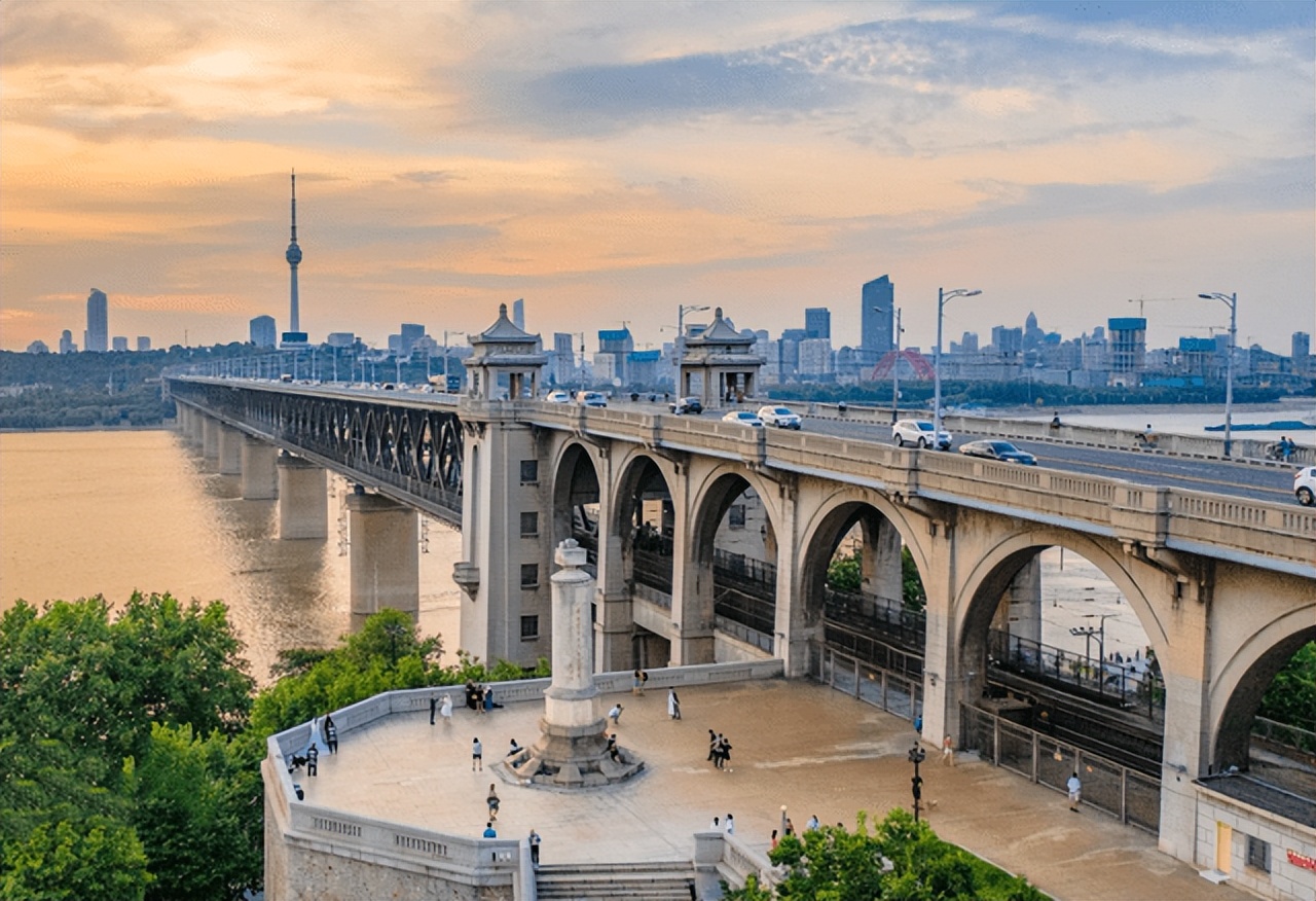 湖北省大学录取分数线排名：华中科技大学遥遥领先，武大沦为第4