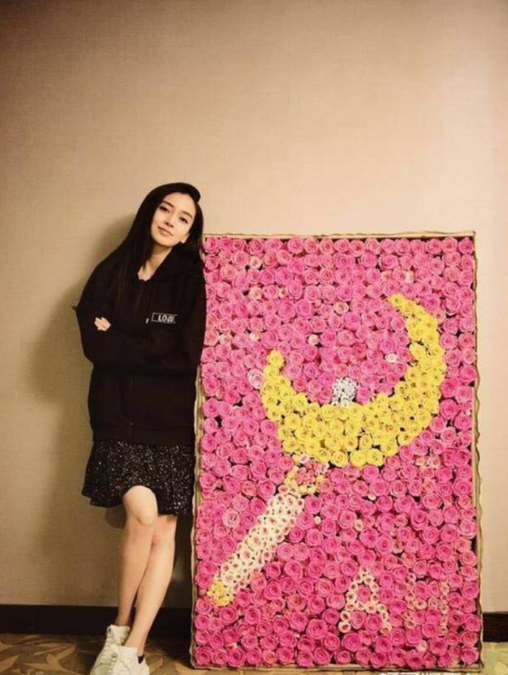 明星结婚纪念日过法有多夸张？有人摆名酒示爱，有人互送古董珠宝