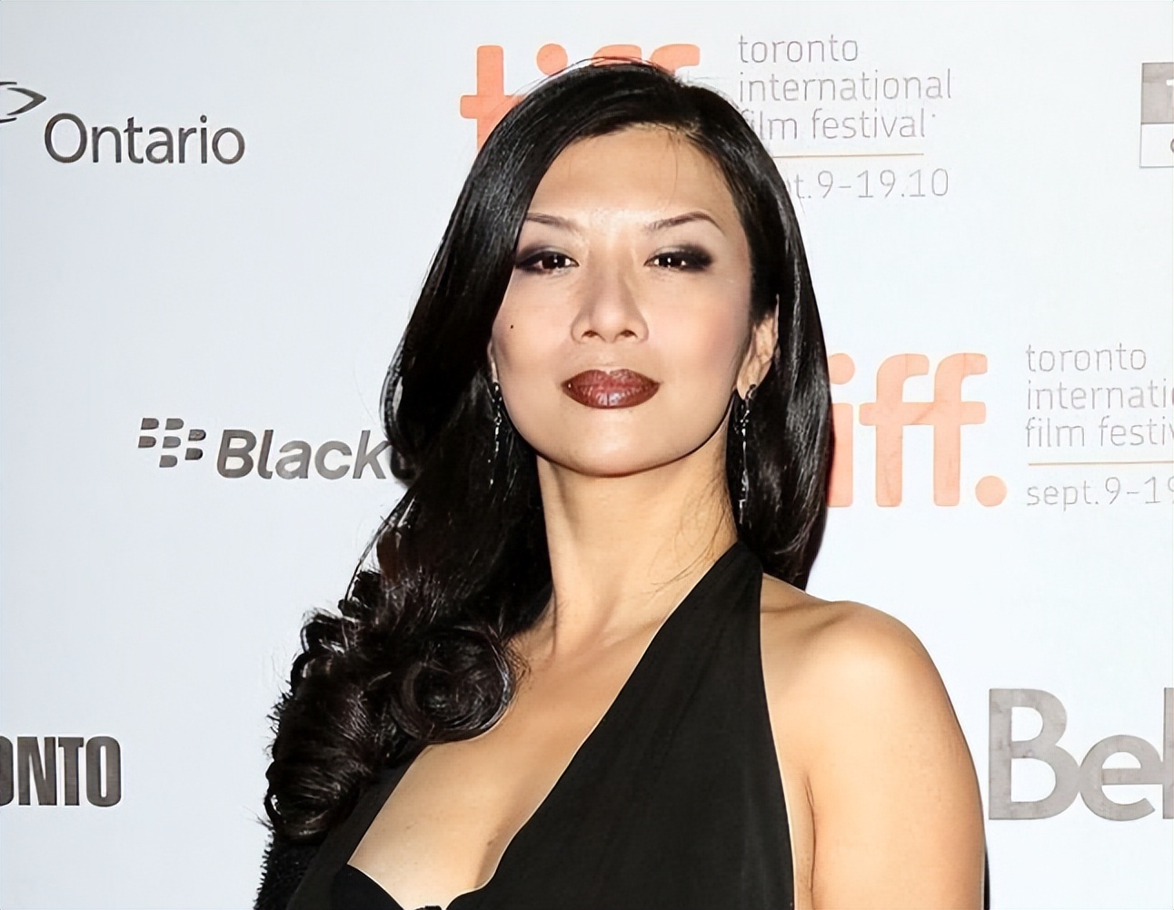 长着一张红颜祸水的脸，感情经历却洁白如纸，这12位女星太稀缺