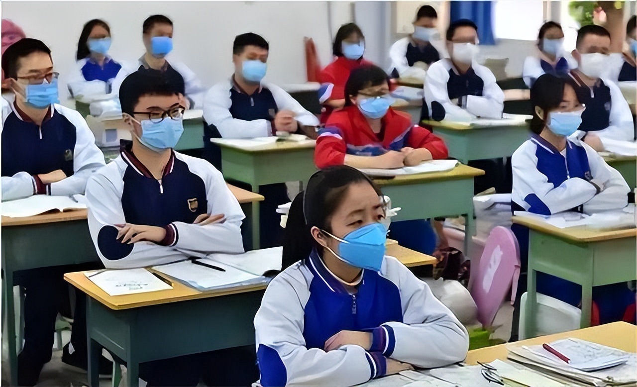 全国多地中小学停课，高考是否会推迟？高中班主任给出预测