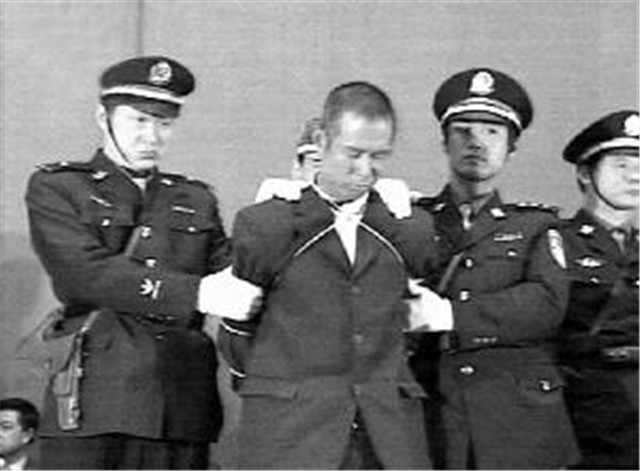 2001年，河北男子引爆宿舍楼致146人遭殃，被捕后：早想炸死他们