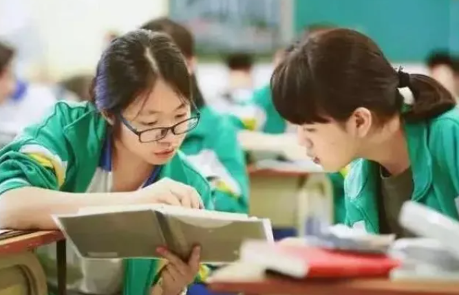 高三学生模拟考试590分左右，还能考上985高校吗？班主任给出答案