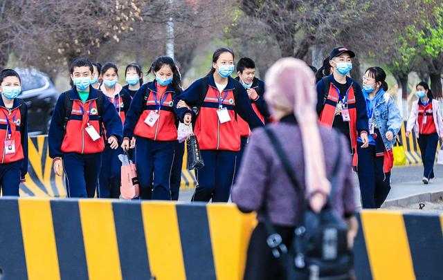 中小学寒假时间定了，大部分省市放假提前，一省确定推迟