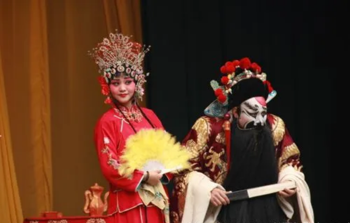 山东16岁富二代：逼姥爷下跪磕头，和母亲绝交，如今逆袭成为歌手