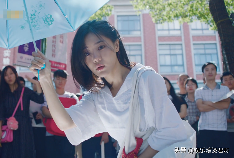 35岁李佳航也扮嫩，露脸《匆匆的青春》演大学生，状态却骗不了人