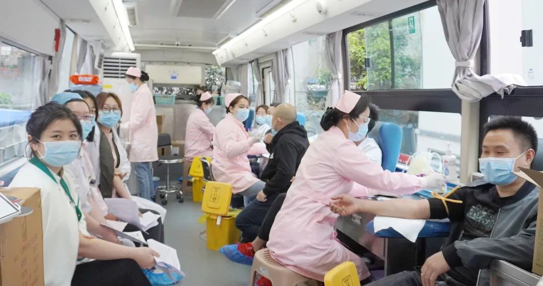 「白衣传情，为爱之名」犍中医无偿献血28100ml