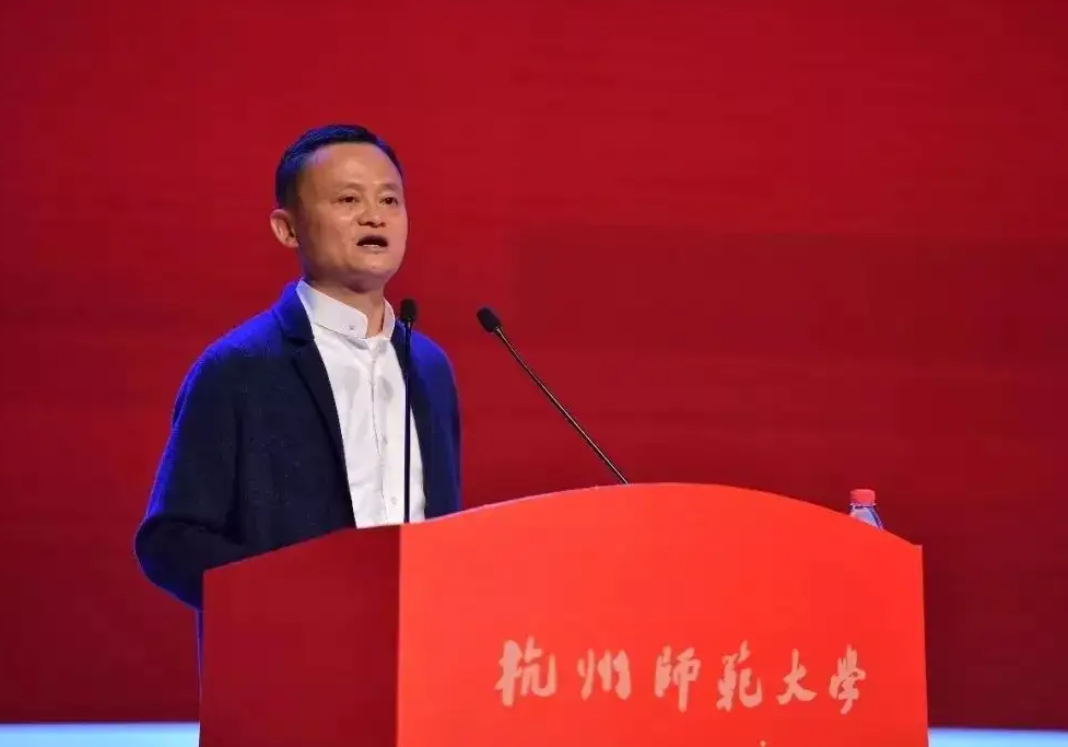 杭州师范大学马云雕塑（马云雕像在）