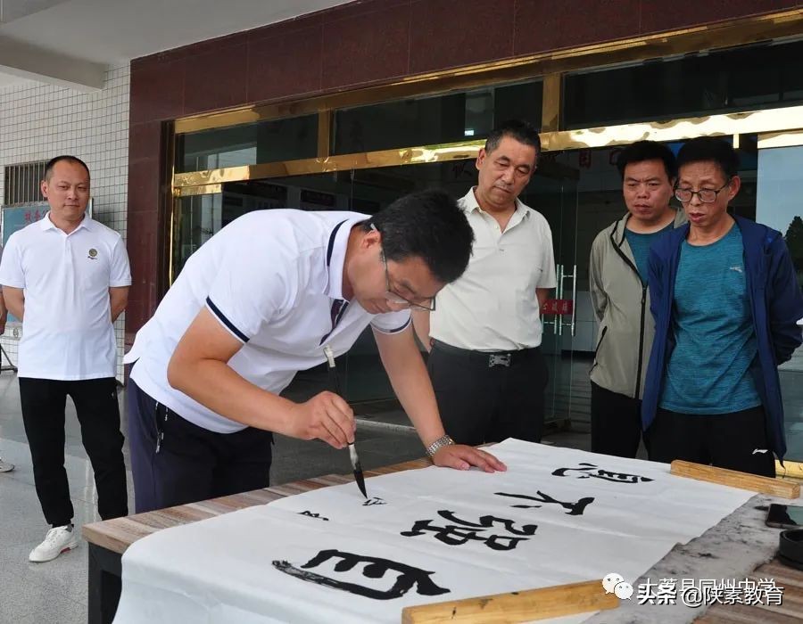 大荔县同州中学“喜迎二十大 一起向未来”书画展(图21)