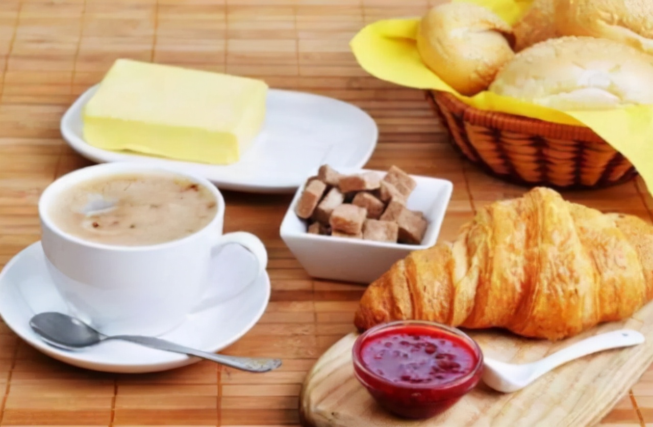 女性“患癌”的6大恶习？熬夜垫底，看完榜首，或要趁早改正