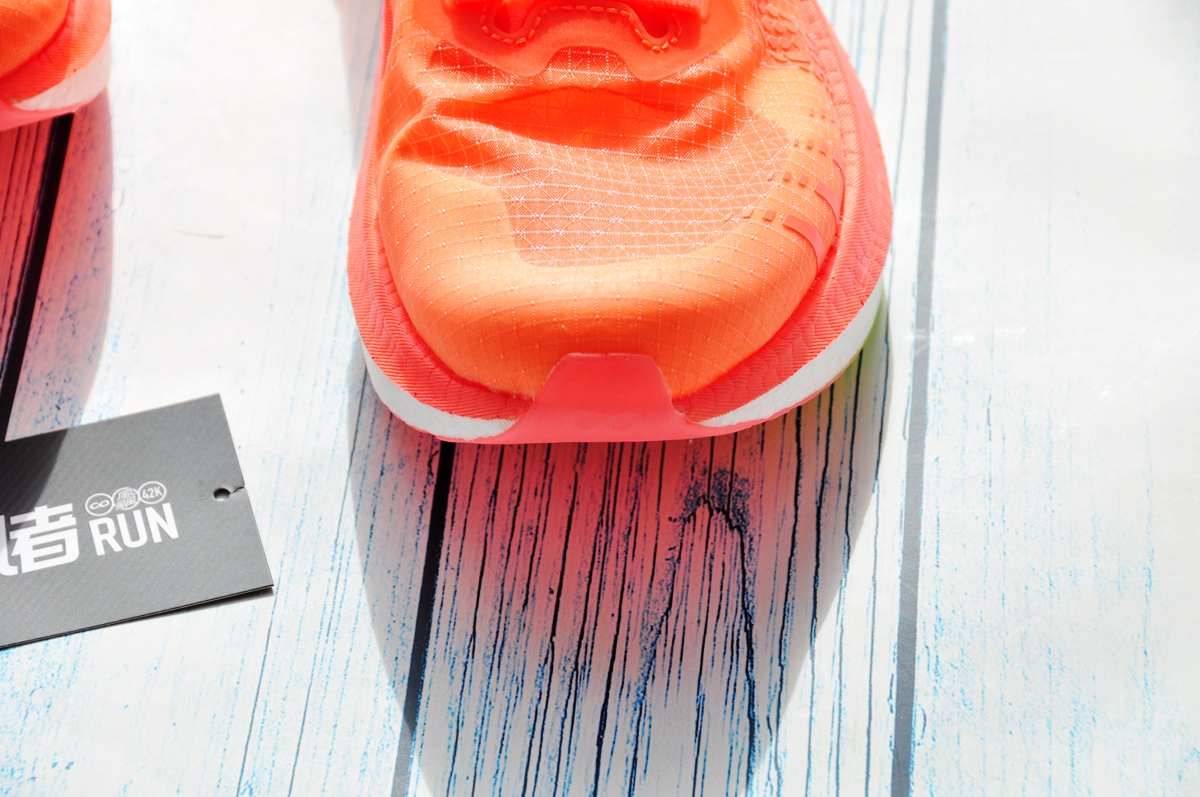 咕咚全掌碳板跑鞋42K，让“造风者”尽情去RUN