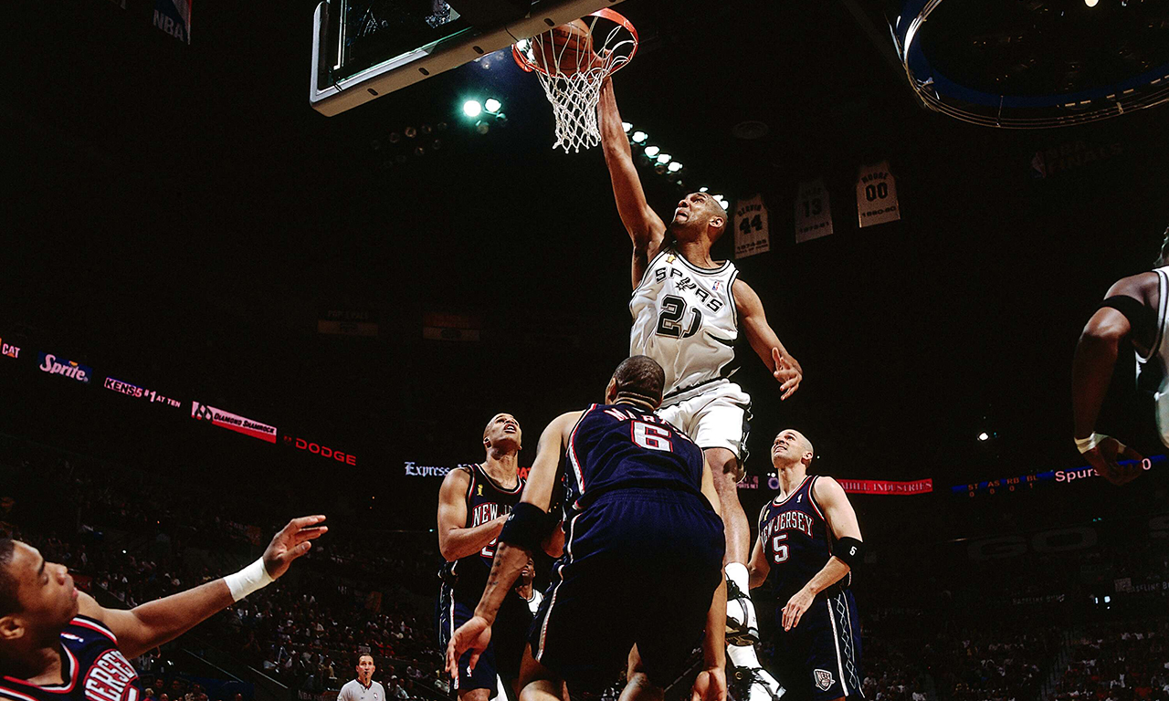 要知道转换进攻最重要的是防守篮板,只有第一时间拿下篮板球,才能推动