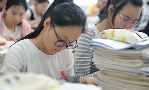 2022高考竞争或异常激烈，考生多少分有望上本科？班主任说出答案