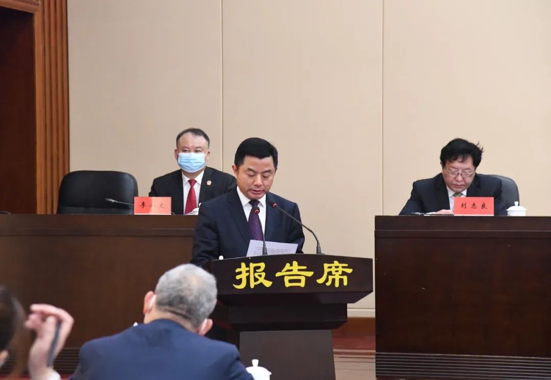 市六届人大常委会举行第三次会议