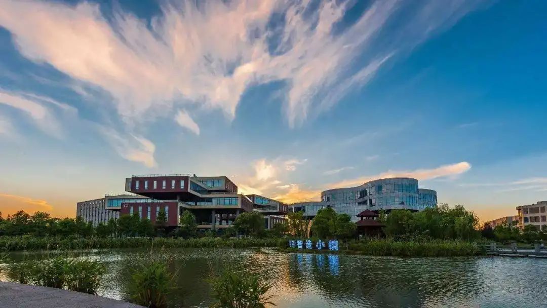 一年吸引12万大学生！这座小城是如何做到的？