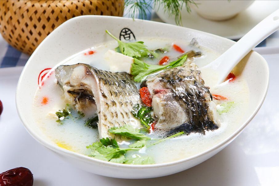 不管炖什么鱼汤，牢记5不放窍门，炖出来的鱼汤鲜美奶白，无腥味