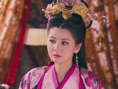 15年的时候;张瑞希搭档了陈键锋等人出演了《封神英雄》这部古装神话