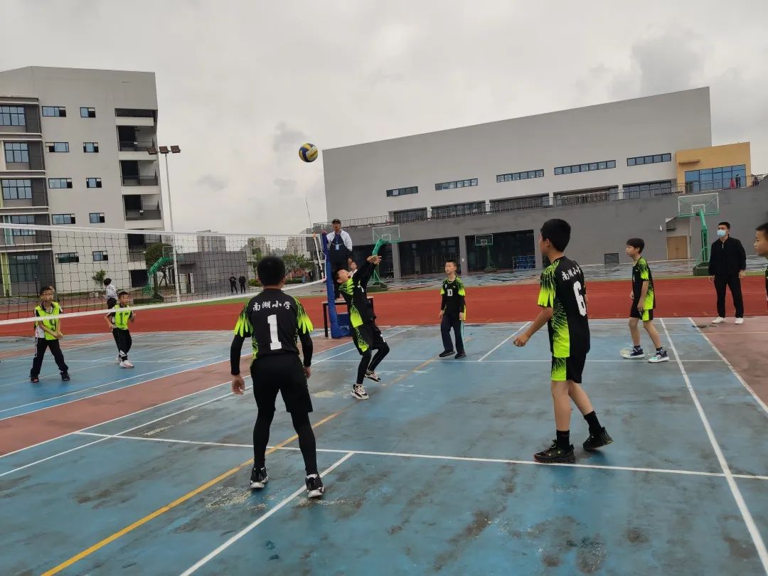 南湖小学荣获“天府共享杯”首届中小学生排球联赛小学乙组冠军