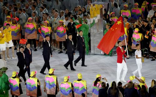 奥运会开幕式哪些人会参加(历届奥运会开幕式的中国旗手，两人两次；也有女队员；有的不熟悉)