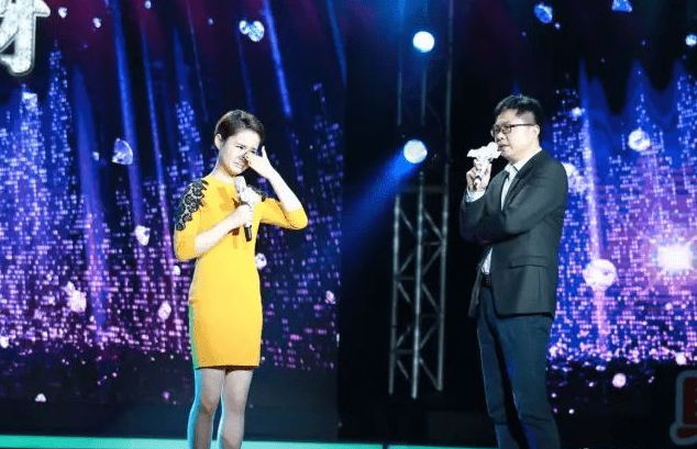 13年前，江苏19岁美女爱上大20岁大学老师，为爱不惜断绝父女关系