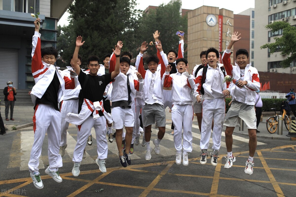 填报志愿，文科生和理科生如何选专业？按照这四个硬性条件去选择