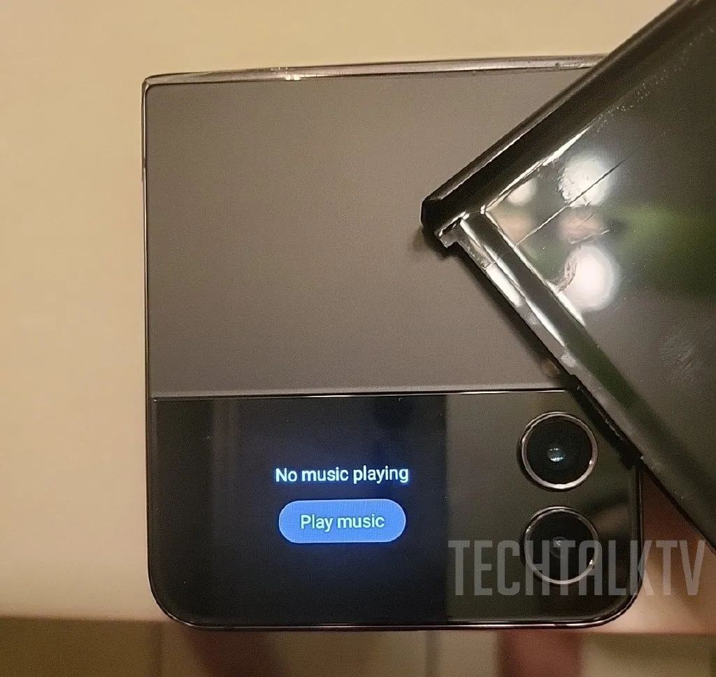 续航依然尿崩，8Gen1+折叠屏真机曝光