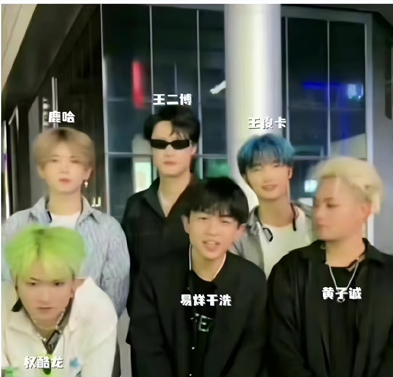 当这个组合出现的时候，这山寨让人无语，网友：这不是我们的青春