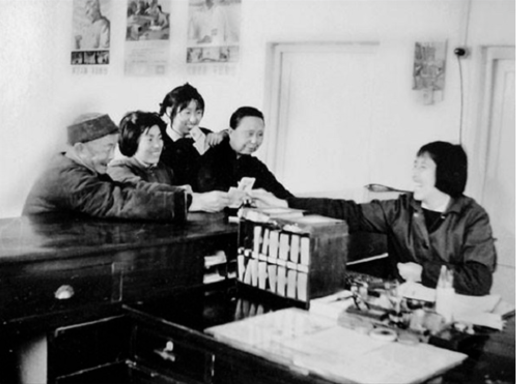 32岁女会计汤兰英：70年代贪污4万，包养7个情夫，最终被情夫举报