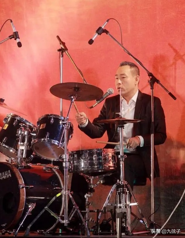 TVB“末代皇帝”林保怡的双面人生，57岁依然单身