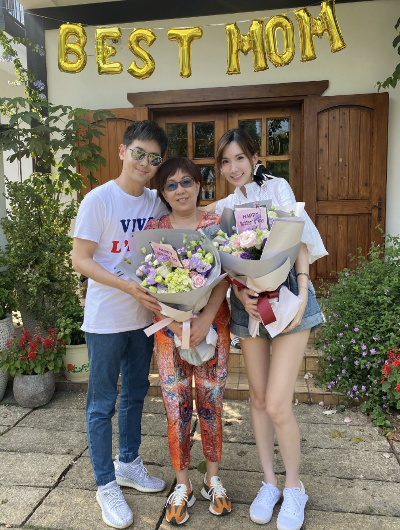 陈若仪晒庆生照，和林志颖高调秀幸福，与闺蜜李靓蕾离婚反差大