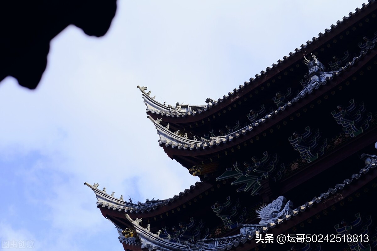 奋发图强勤读书，废寝忘食志不移，以苦为舟渡学海，自强不息铸辉煌。