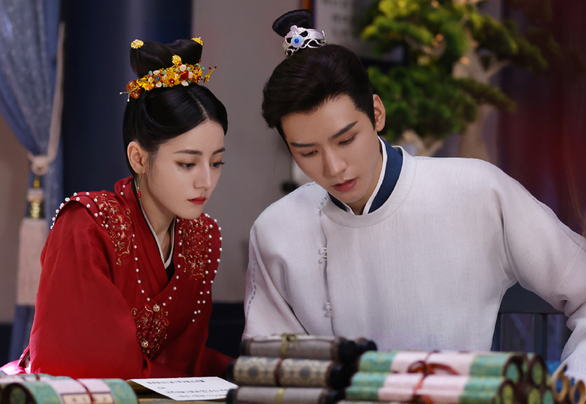 播3小时冲到热度第一，《花朝秋月夜》一出手，就成芒果台王炸剧