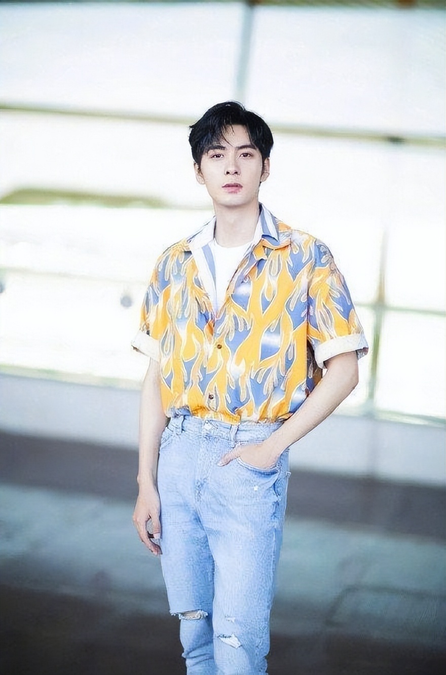 身高超185的10位男星，个个“鹤立鸡群”，不用自欺欺人谎报身高