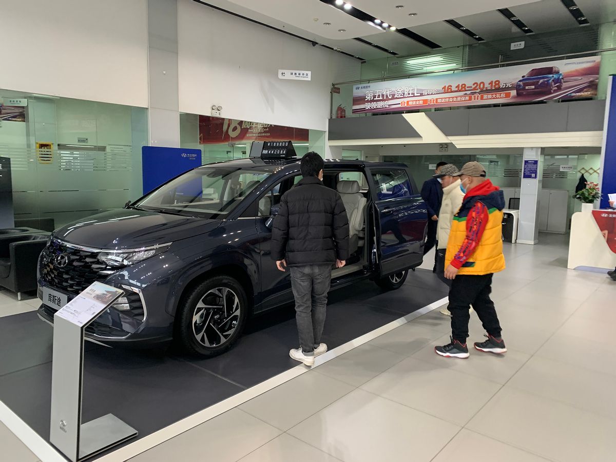 记者探店：深入了解热销MPV为何火爆