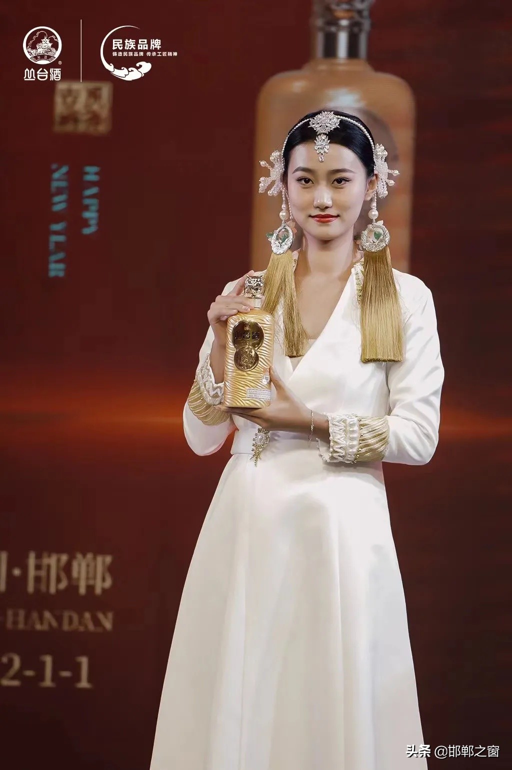 叢臺虎年生肖酒“虎嘯”而來，卓越價值引爆收藏?zé)崆? class=