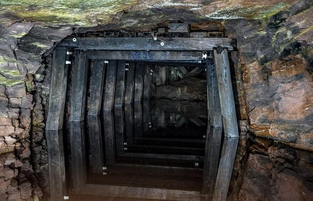 2002年矿王黎东明，隐瞒81人矿难获刑20年，却称