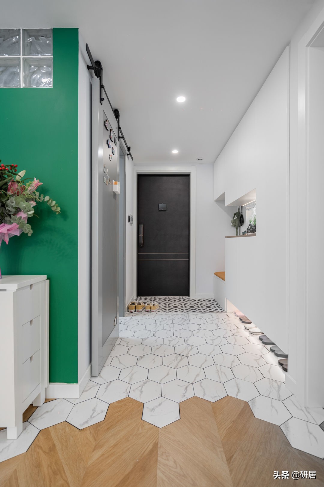 如何让小户型看起来简洁温馨又实用？来看她家的改造，很佩服