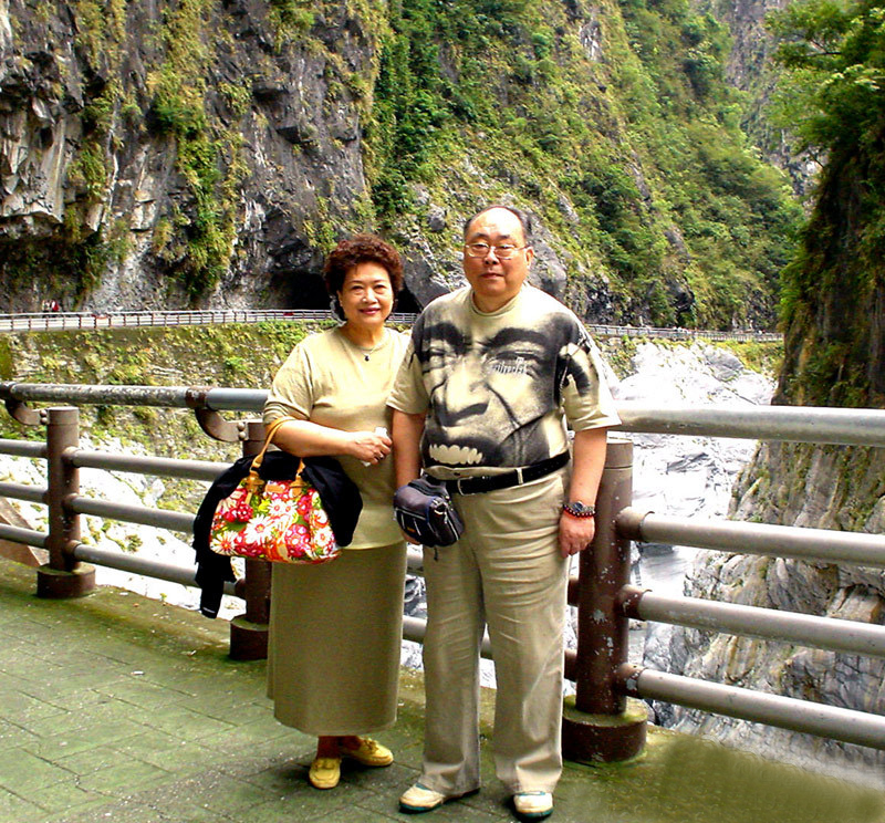 “歌唱家”朱逢博：丈夫死后不愿下葬遗体，痴情守候骨灰14年