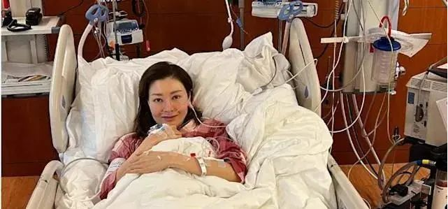 李嘉欣在ICU抢救48小时，险变植物人，到底是什么病这么凶险？