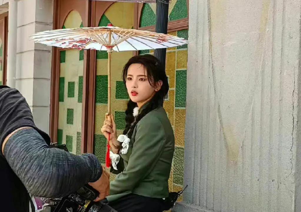 杨超越民国学生装路透