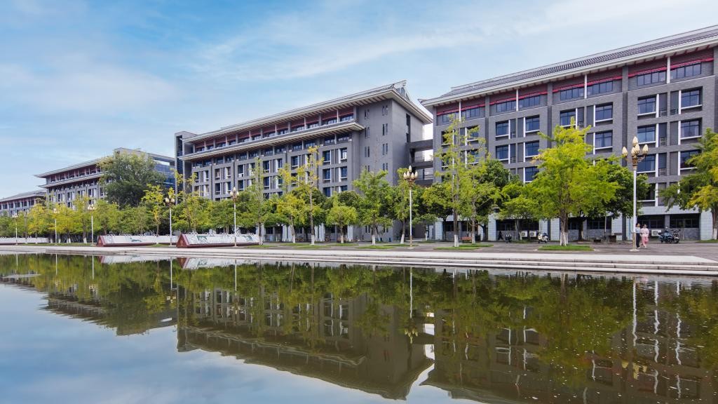 走出外交官、联合国译员，四川大学“硬核”学院：就业、深造率“双高”！