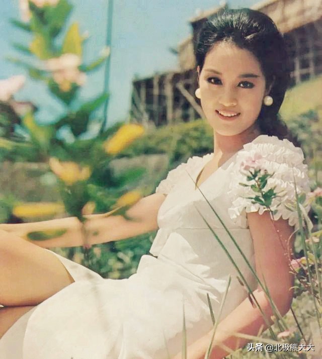 容忍丈夫出轨，用44年的卑微隐忍换来百亿遗产，何莉莉真是不简单