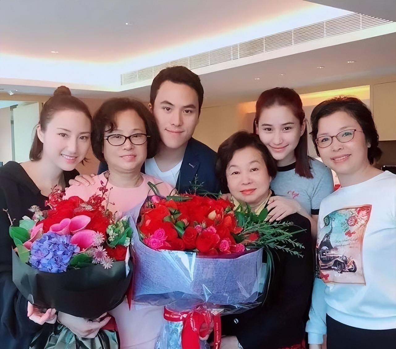 何超莲与何超欣，未来三房四房比拼的重点