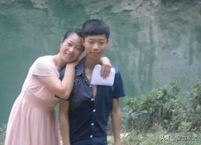 2014年，刺死校园霸凌者的15岁三好学生，出狱后梦想成为一名律师