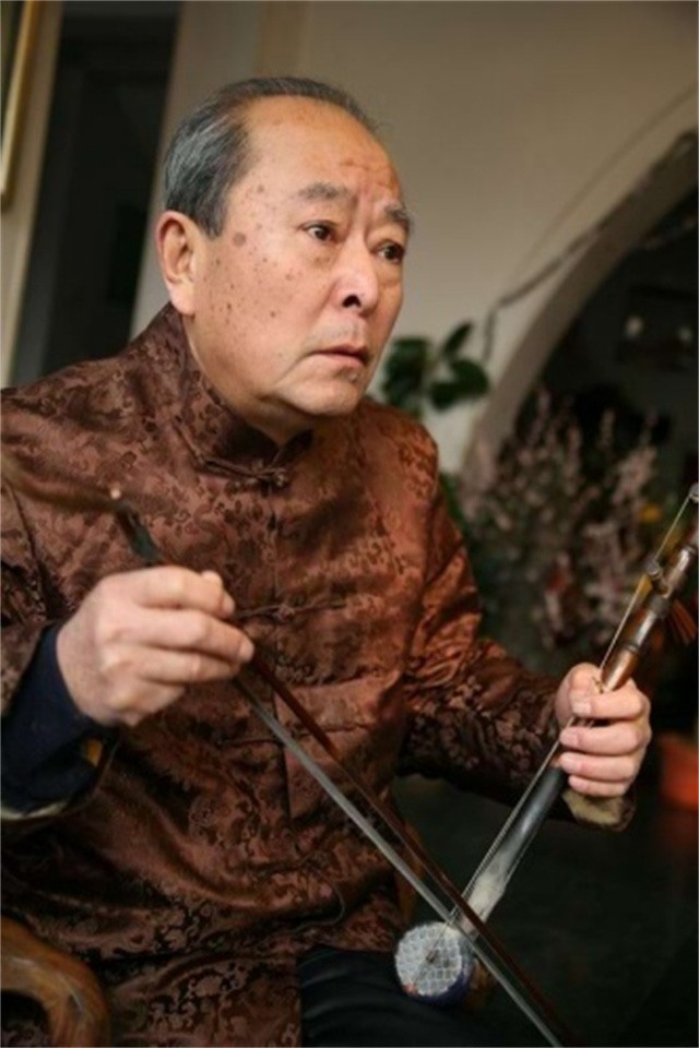 王铁成：一生扮演周总理，曾获双料影帝，却为痴呆儿子两次息影