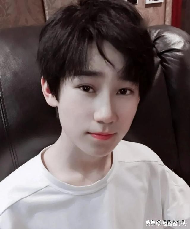 当初被十八楼遗弃的少年张真源，他的坚持和不甘一步步走到了今天