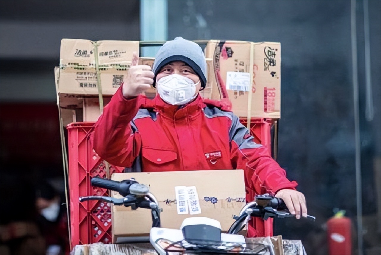京东001号快递员金宜财：死心塌地送快递12年，刘强东给了他什么