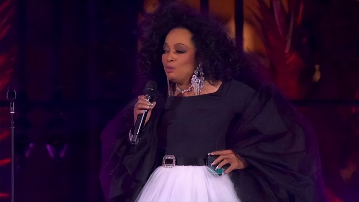 阿黛尔和哈卷拒绝出席白金汉宫音乐会，英媒：确实“怠慢”了