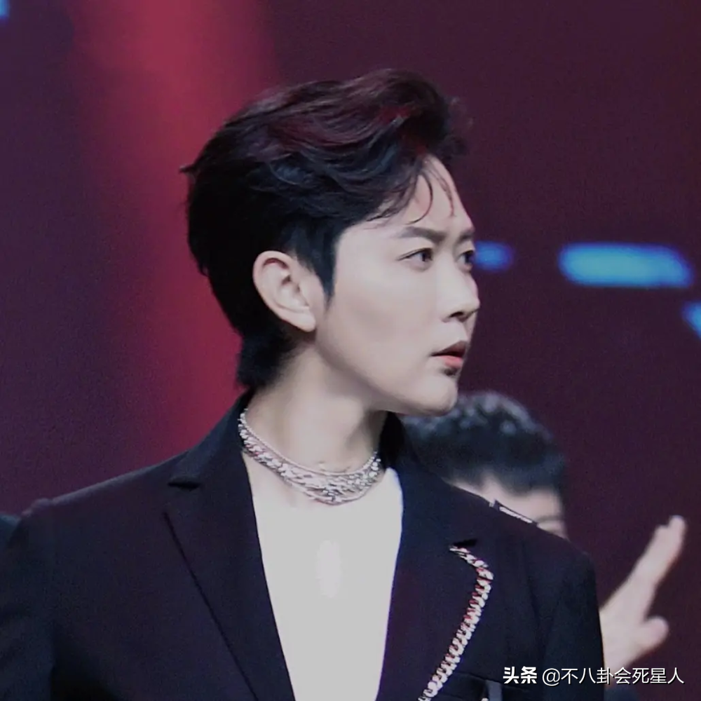 内娱新晋“发面馒头”，肿胀僵硬没眼看，让动脸前辈们自愧不如