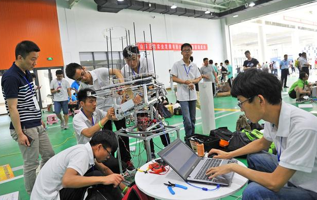 华为这次的选择比较“刁钻”，签约三所双非院校，且均来自湖北省