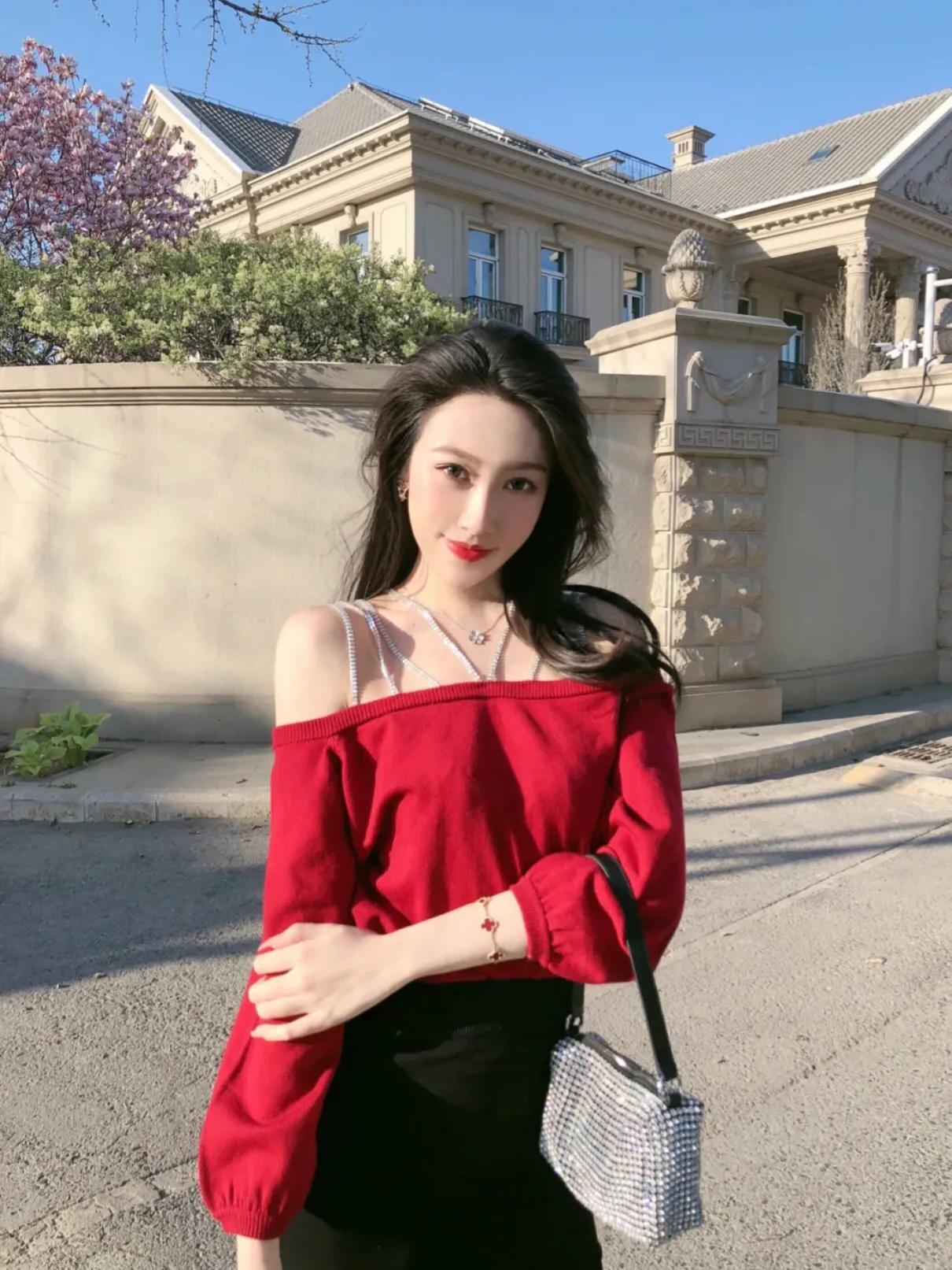 她是陈佩斯外甥女，毕业名校，办明星婚礼，产后住88万月子中心